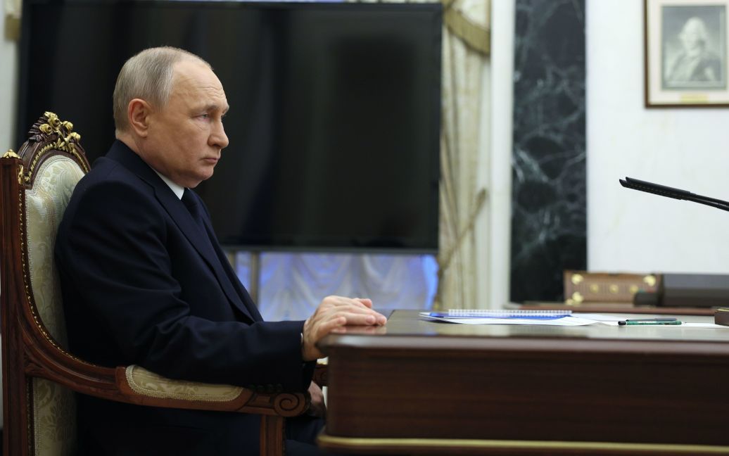 Параноидный Путин перебрался жить в Кремль из-за страха и стресса — The Mirror