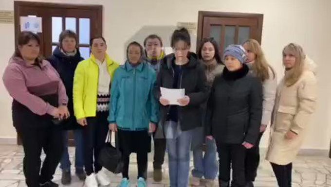 Жены и матери мобилизованных из Татарстана утверждают, что их близких вынуждают подписать “добровольное согласие на штурм”.