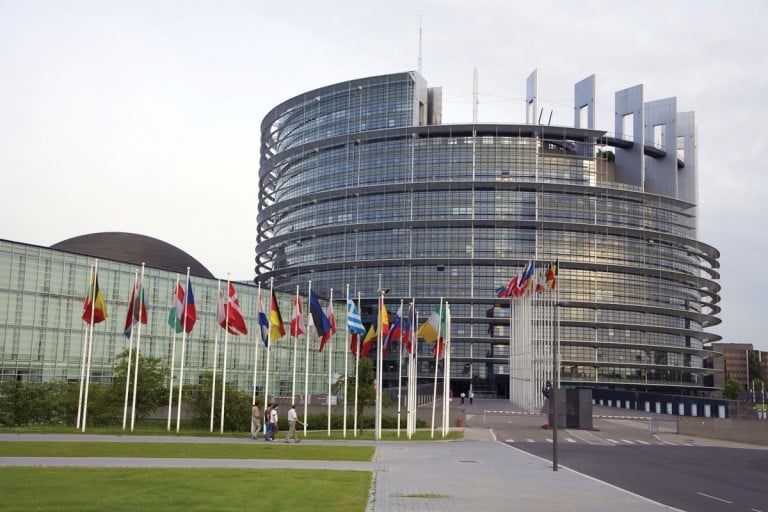 Европарламент официально выразил сомнение в способности Венгрии председательствовать в ЕС