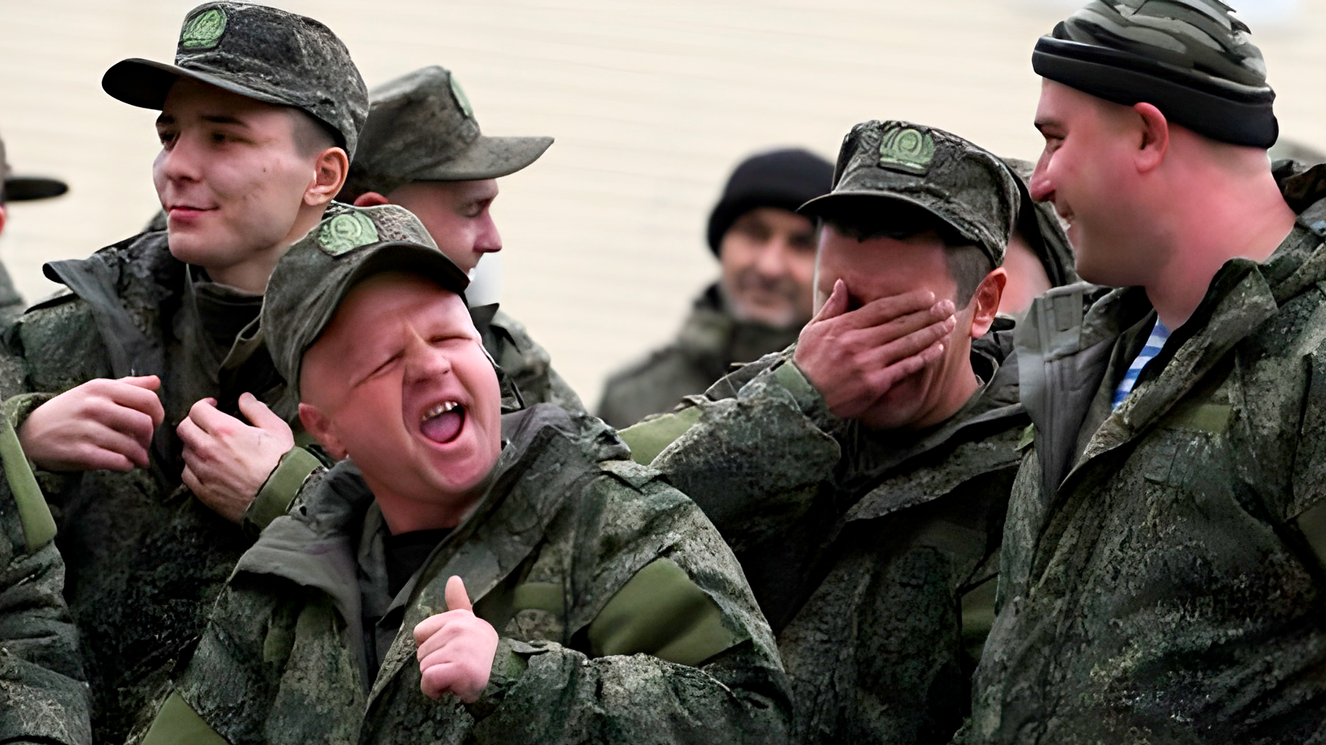 Российская армия медленно, но неуклонно разлагается.