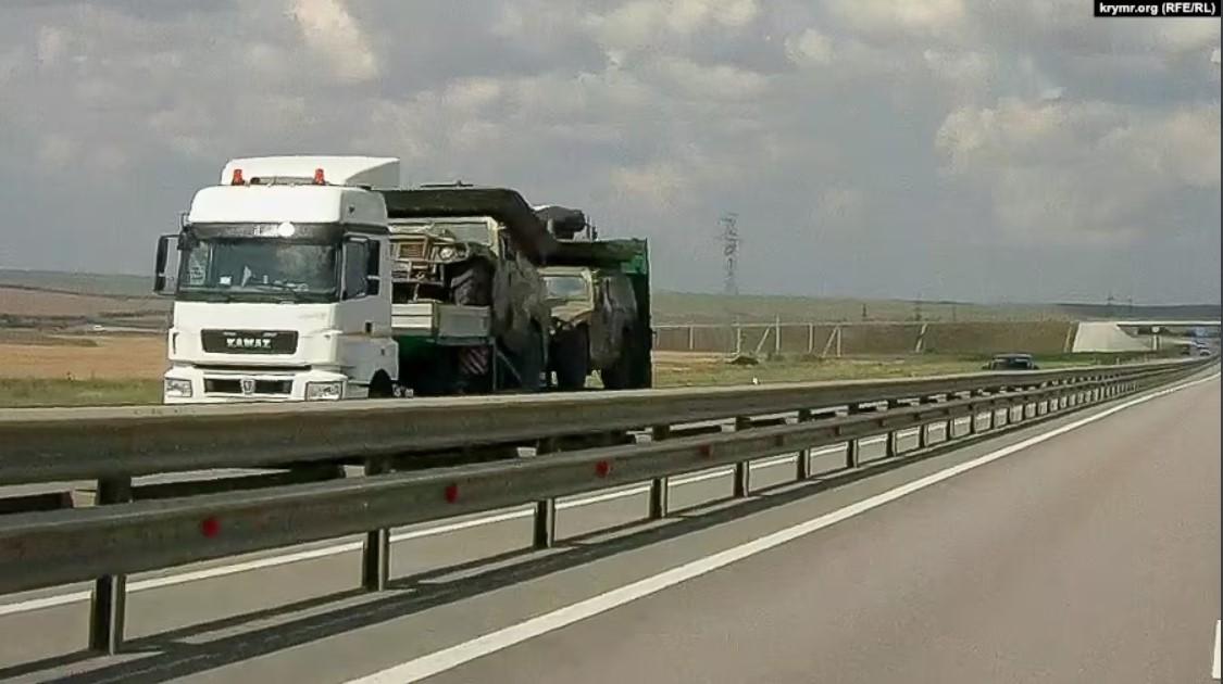 В оккупированному Крыму напуганные россияне начали маскировать переброску техники
