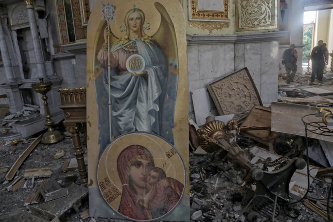 Ищем ПВО: Зеленский записал обращение из разрушенного россиянами храма в Одессе