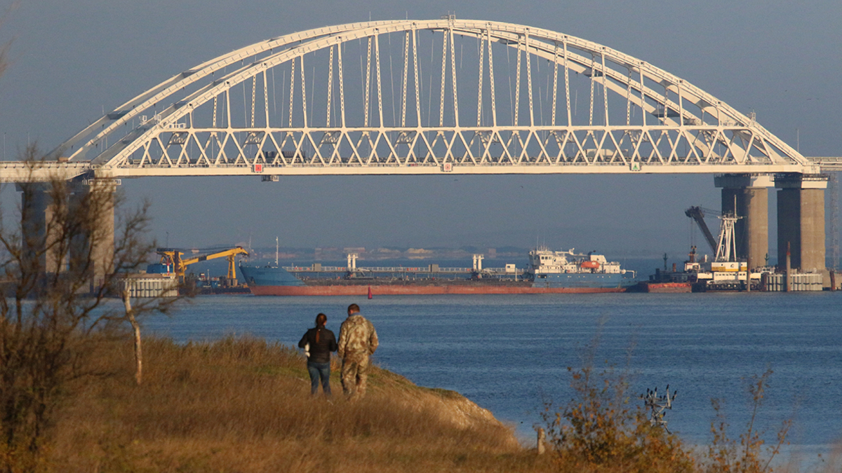 Зачем россиян заманивают в Крым