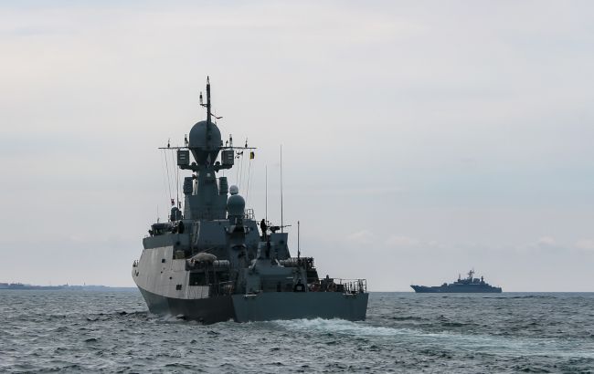 Российские моряки одного из кораблей в Черном море запросили эвакуацию