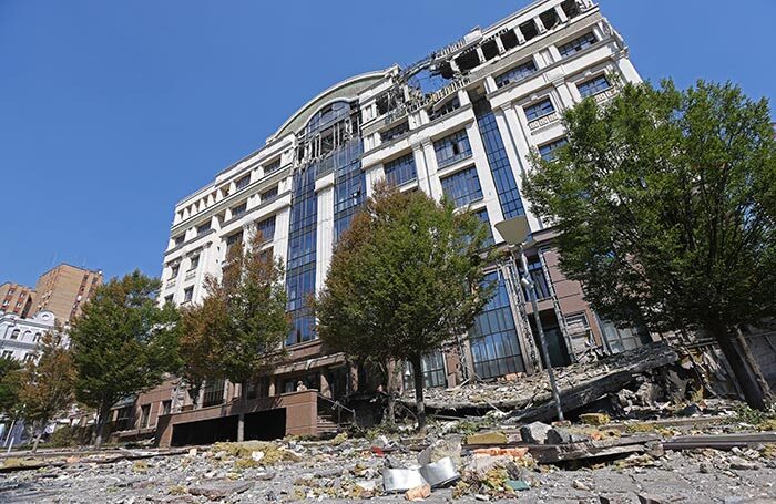 В Донецке прогремел взрыв. Есть повреждения в здании "администрации" Пушилина (Видео)