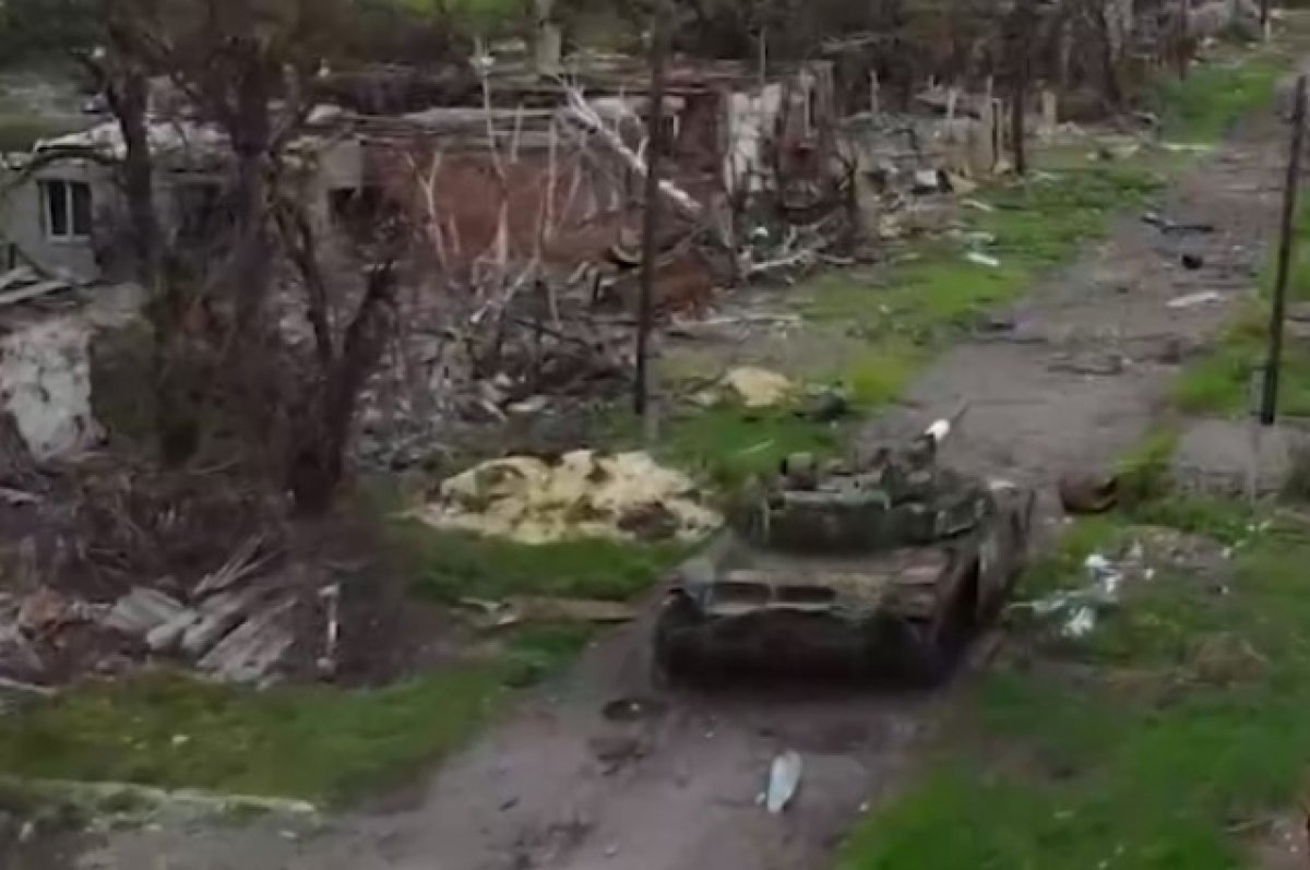 ВСУ уничтожили целую колонну российской бронетехники недалеко от Марьинки. Видео