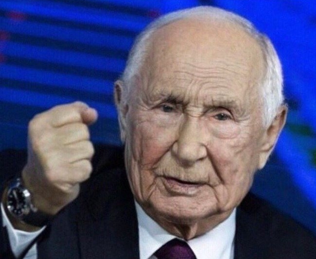 "Не изменил мир-покойся в забвении". Паблик рф рассказал об одном из подарков Путину, который испугал главу Кремля