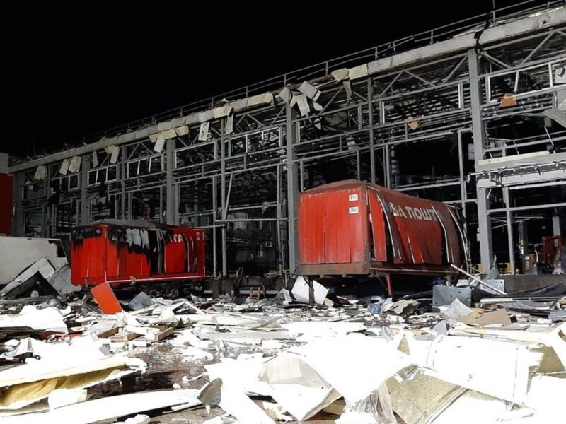 ❗️"У них не было шанса успеть добежать до укрытия". Все погибшие и раненые в результате ракетного удара РФ по терминалу "Новой почты" были ее сотрудниками (Видео)