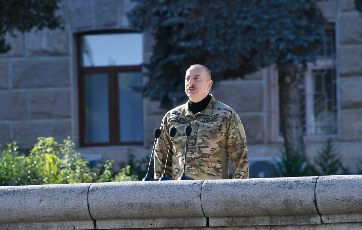 Алиев провел военный парад в столице Нагорного Карабаха
