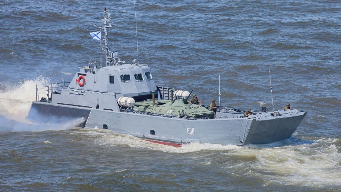 В ГУР заявили о поражении двух десантных кораблей оккупантов в Крыму (Видео)