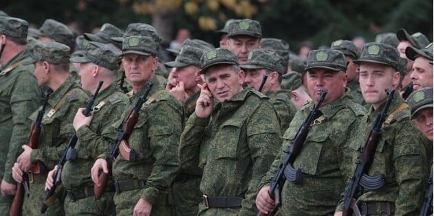 В Симферополе две диверсантки отравили 35 российских военных, 24 из них умерли