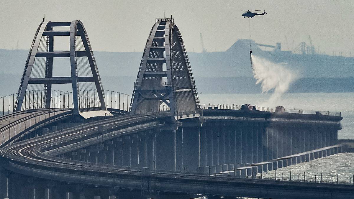 Для разрушения Крымского моста Украине нужно большое количество мощных высокоточных ракет – военные эксперты США