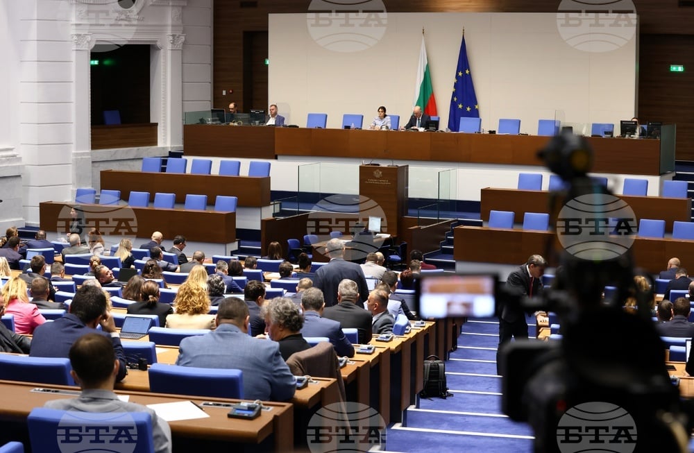 Парламент Болгарии преодолел вето президента на предоставление Украине БТР