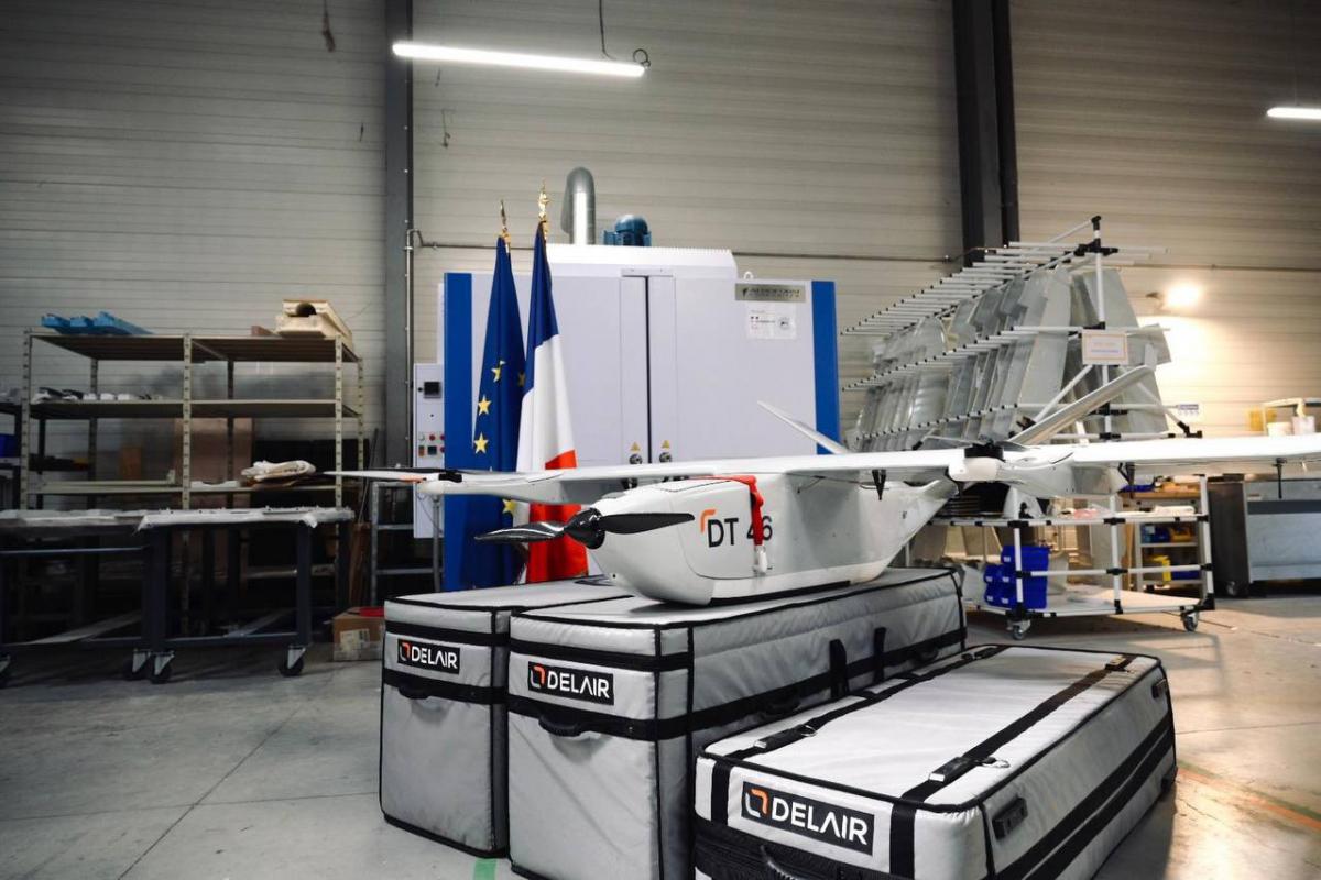 Министр обороны Франции анонсировал передачу Украине 100 дронов Delair