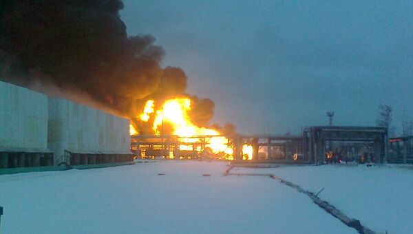 ❗️В РФ заявили об атаке 58 беспилотников. В Рязани попадание в НПЗ (Видео)