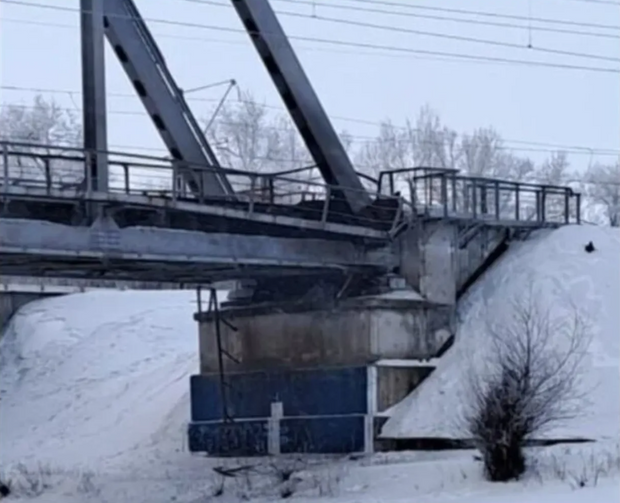 В Самарской области РФ после атаки на НПЗ диверсанты пытались подорвать железнодорожный мост