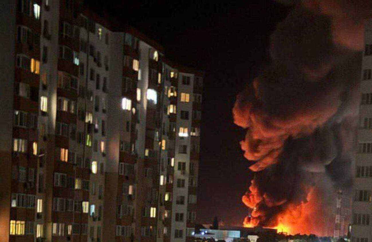 ⚡Оккупанты ударили по Одессе. Попали в депо и отделение «Новой почты»(Видео)