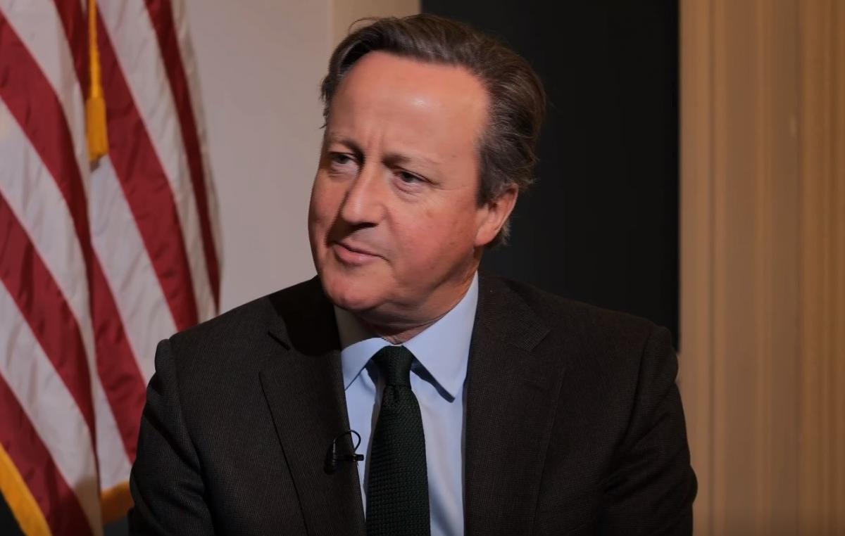 Украина имеет право наносить удары предоставленным Британией оружием по целям внутри РФ, - Кэмерон