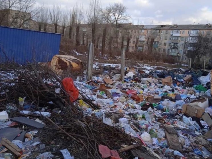 "Скоро на нас будут ставить опыты": на оккупированной части Донбасса людей травят фальшивыми лекарствами и гнилой едой