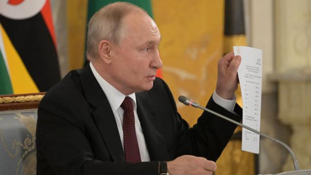 Путин признал Крым украинским - российский военный аналитик объяснил громкое заявление об ударах по РФ