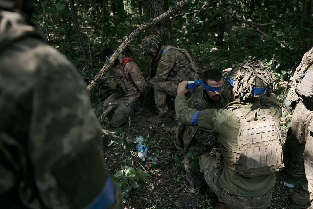 ВСУ показали новые кадры сдачи в плен россиян в Курской области
