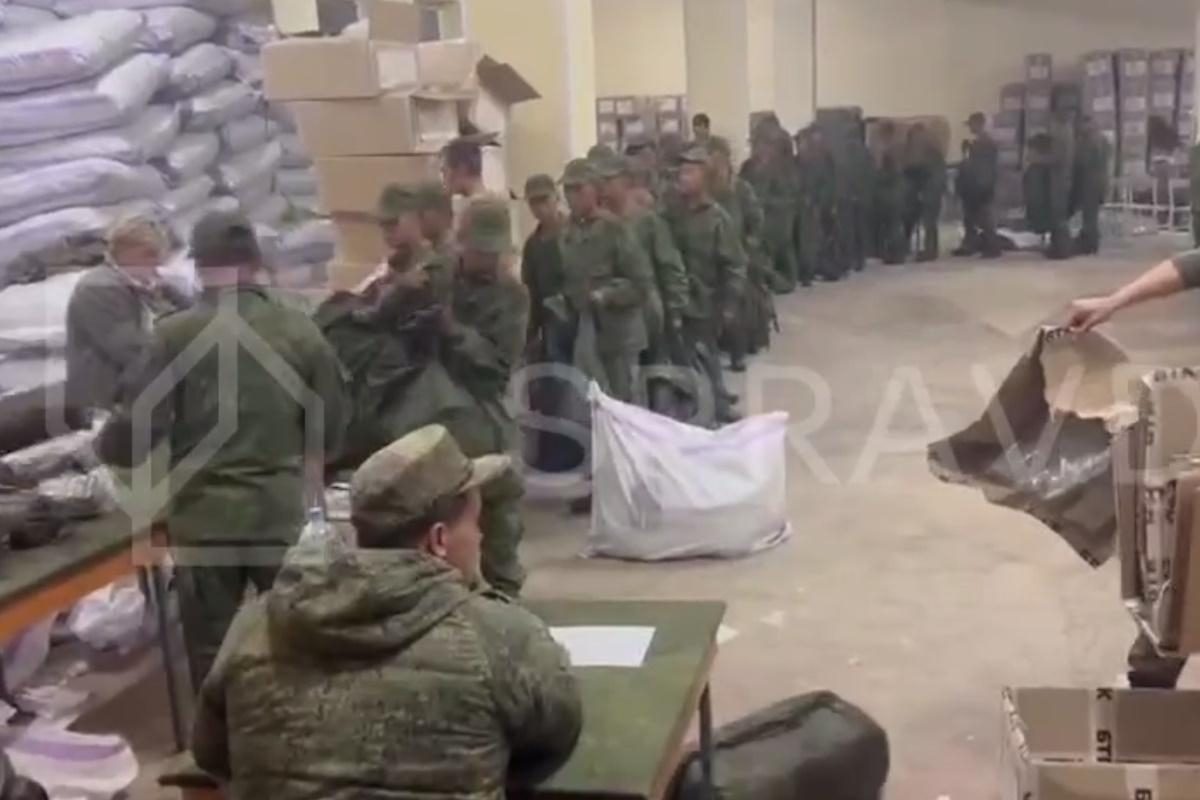 СМИ: Ким Чен Ын отправил в Россию слабых и неподготовленных солдат