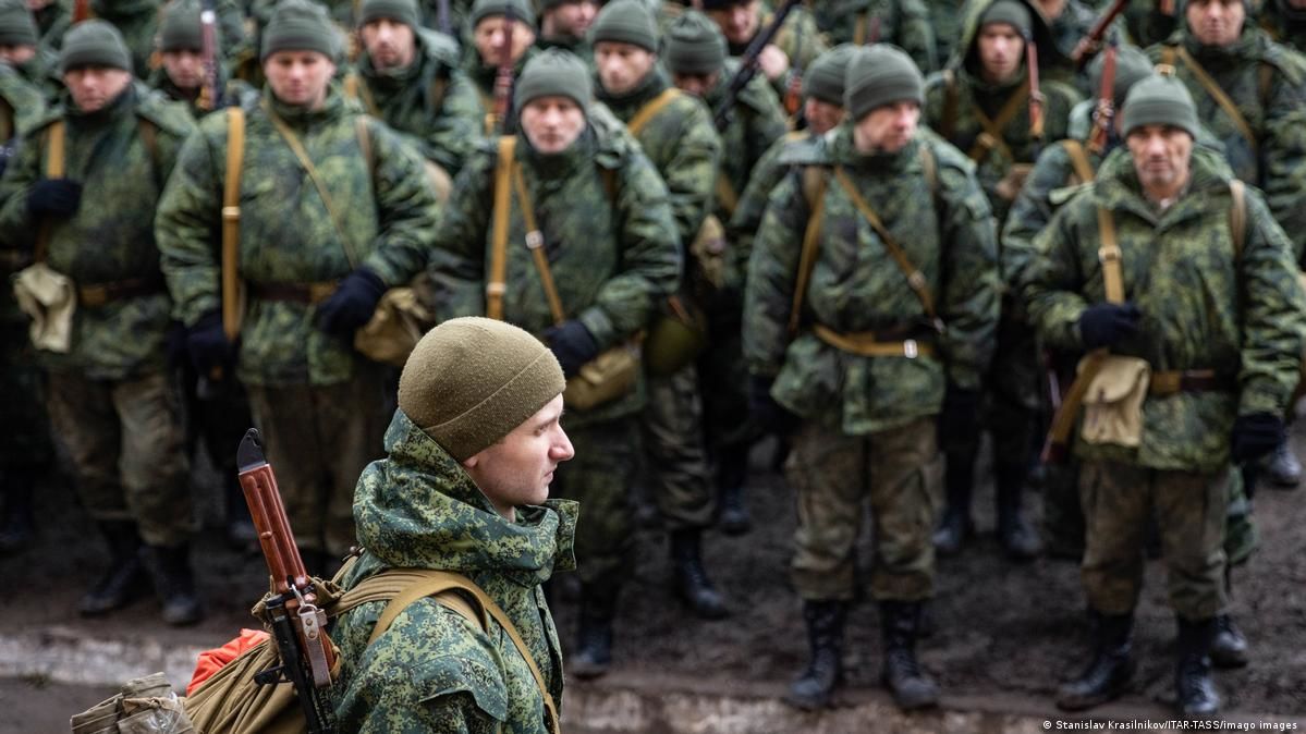 "Муштра погонщиков". В ГУР МО сообщили о кризисе командного состава у российских оккупантов