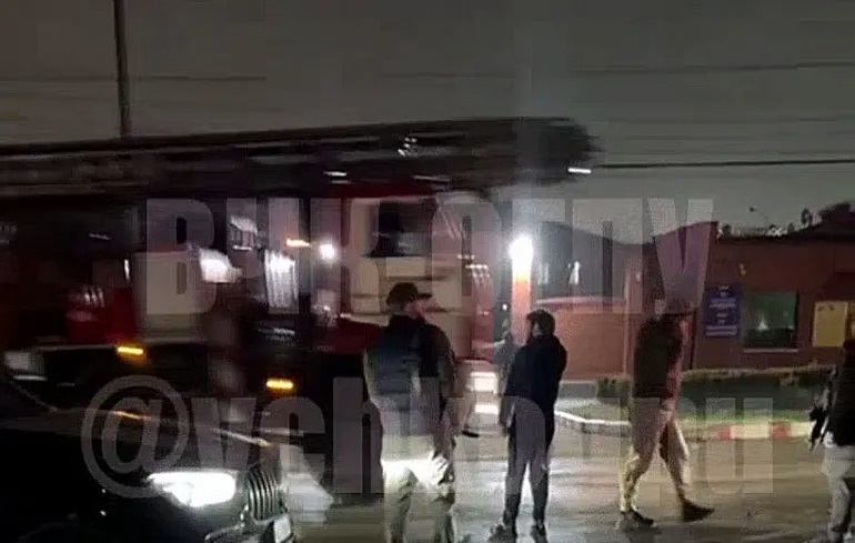 В Грозном раздался мощный взрыв: Кадыров признал удар по зданию второго полка МВД Чечни. Видео