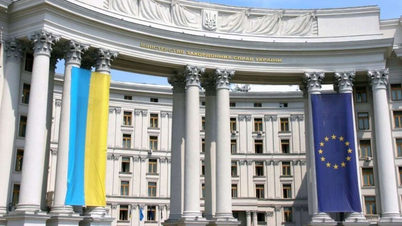 МИД Украины призвал Венгрию прекратить "аморальные манипуляции" относительно мира