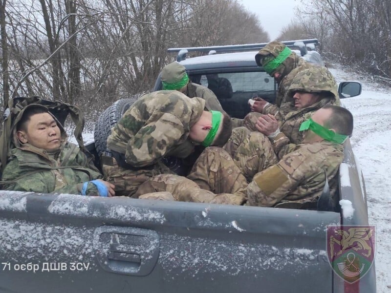 Украинские военные взяли в плен шестерых российских оккупантов на волчанском направлении (Видео)
