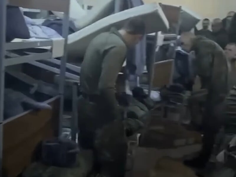 Незаконно мобилизованных в оккупации украинцев ждет жесткая "дедовщина", еда – "хуже тюремной" – ГУР