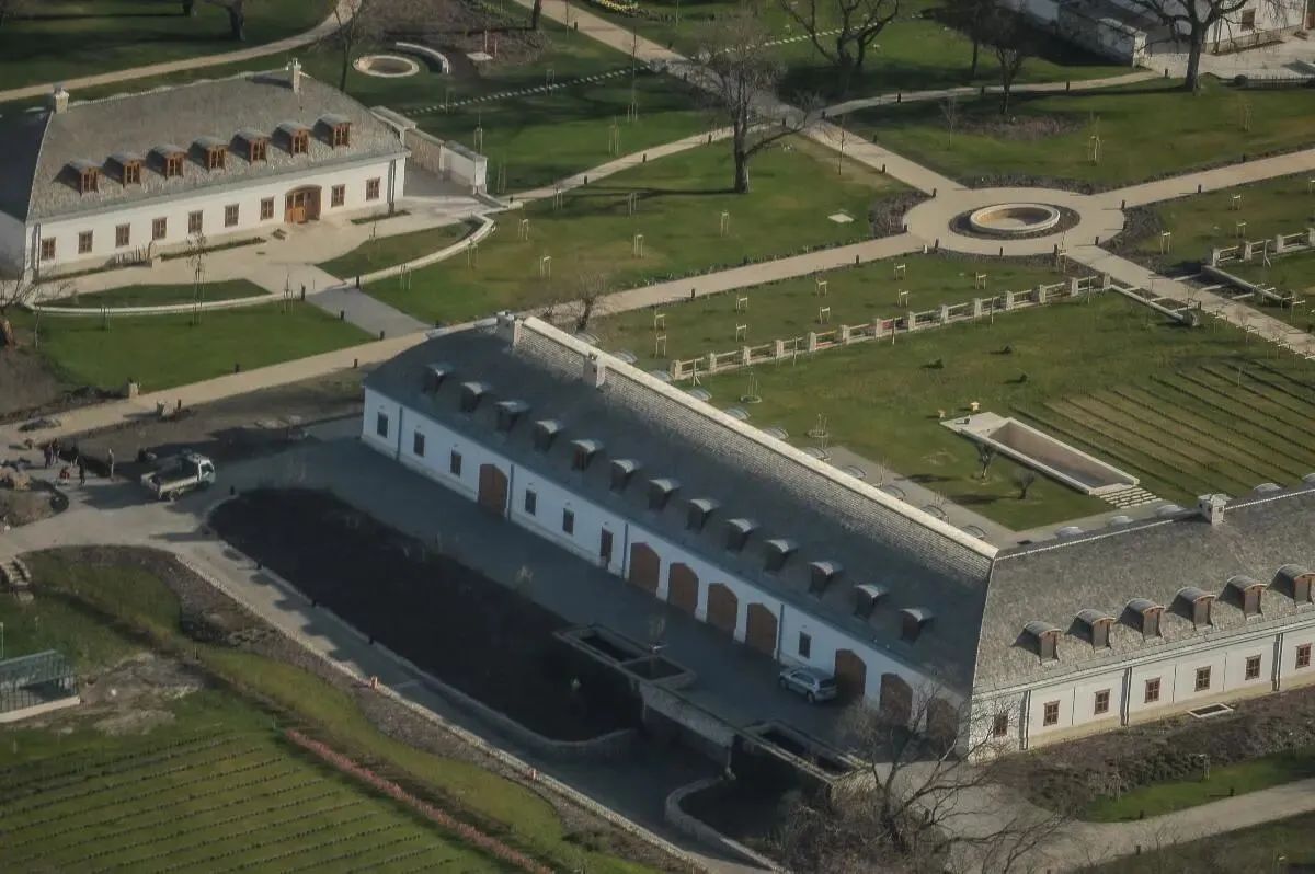 Премьер Венгрии Орбан имеет незадекларированный замок за €45 млн, который ему официально не по карману – расследование