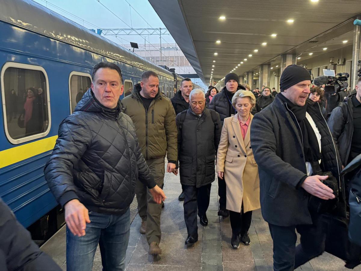 В Киев приехали иностранные лидеры в третью годовщину войны (Видео)