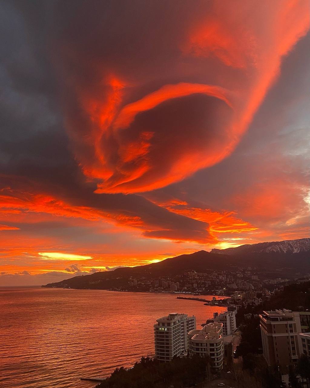 Появились новые подробности атаки дронов в Крыму и на морской порт в Туапсе