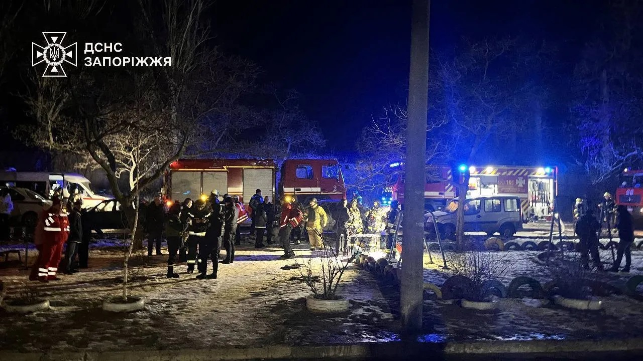 Россияне атаковали Запорожье "Шахедами": повреждены многоэтажки, частные дома и гаражи. Фото и видео