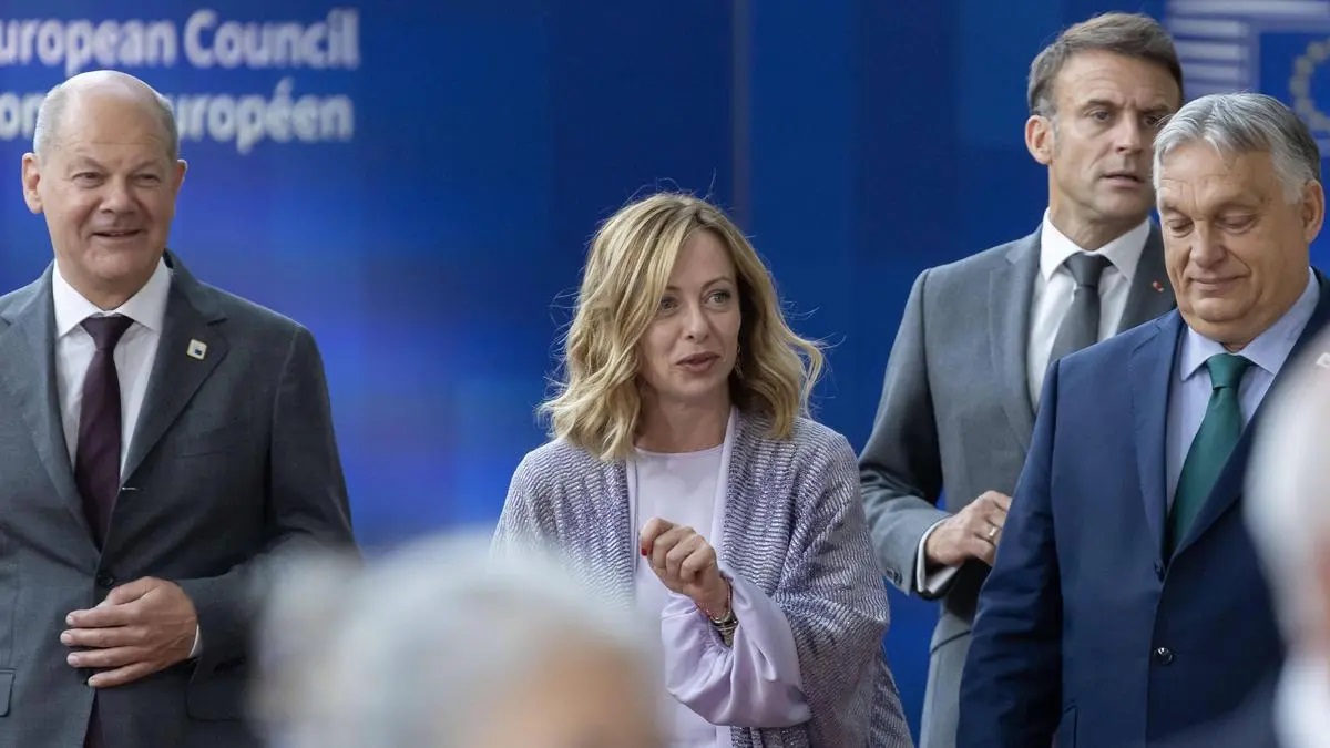 СМИ: Макрон обвинил Мелони в распространении неправды о встречах по войне в Украине