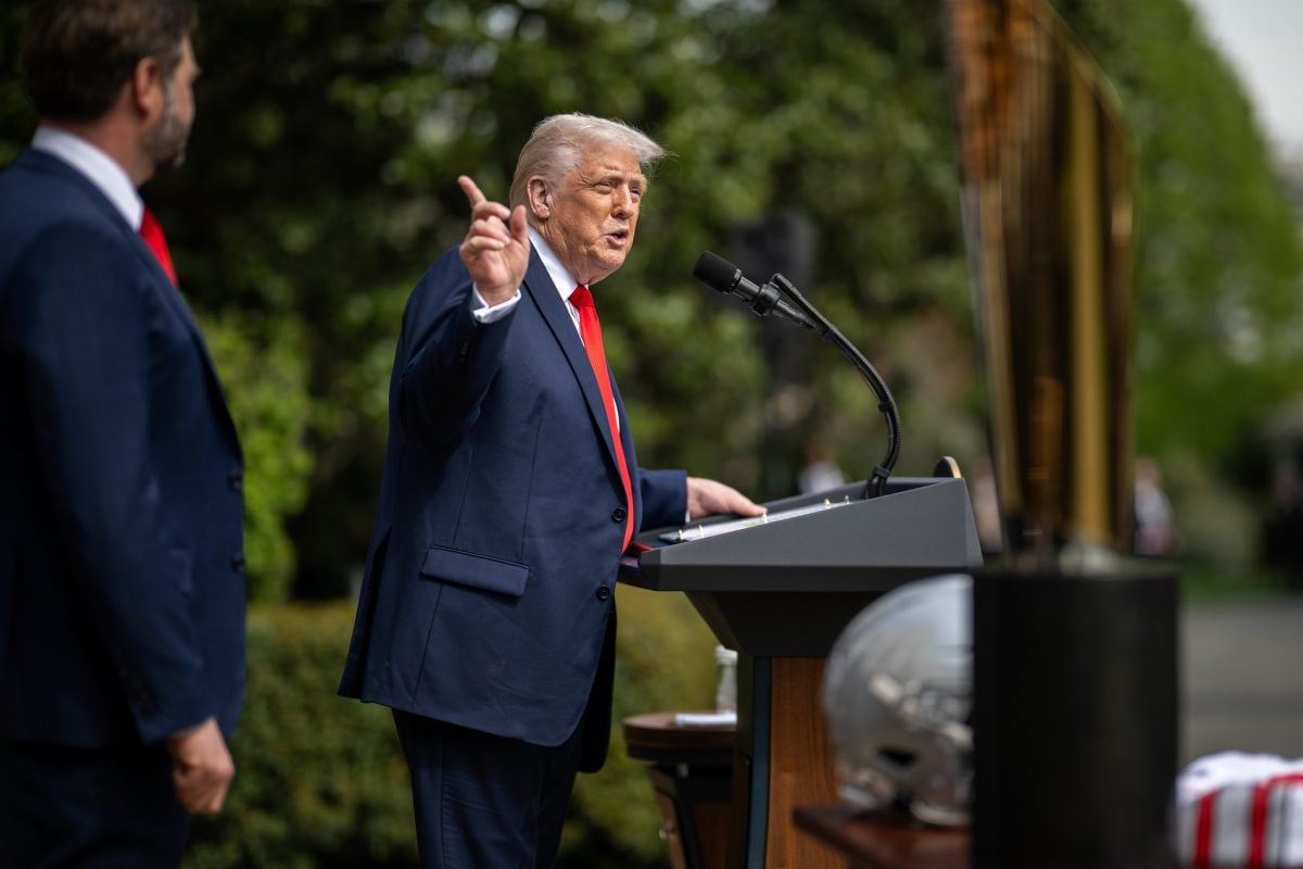 Трамп снова стал на сторону Путина и объявил о начале переговоров Украины с РФ