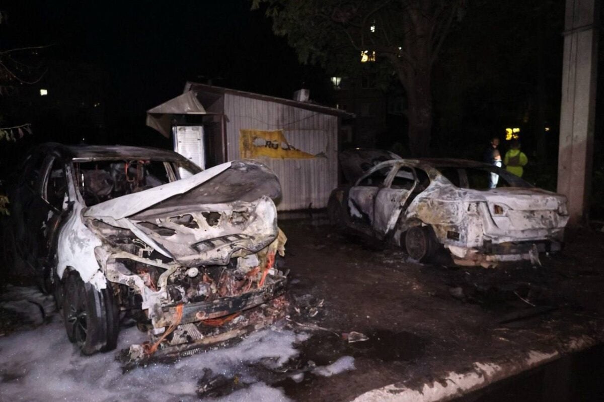 Россияне ночью массированно ударили по Харькову: видео атаки