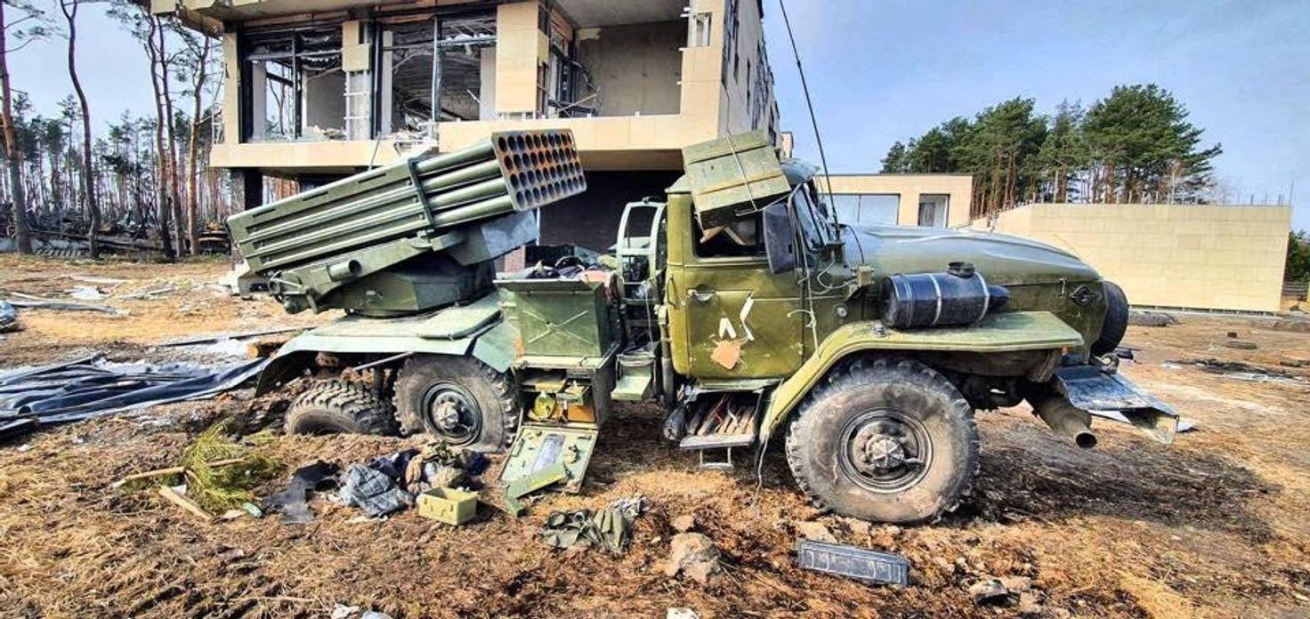 "Окна дрожали и осколки падали": жители Брянщины жалуются, что военные РФ размещают огневые позиции возле жилых домов. Перехват