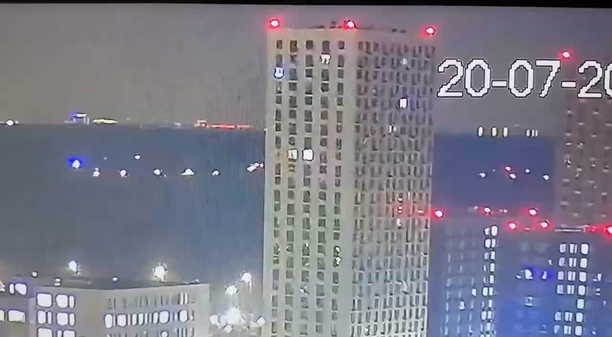 Дроны массированно атаковали Москву и Подмосковье: Закрыты крупнейшие аэропорты (Видео)