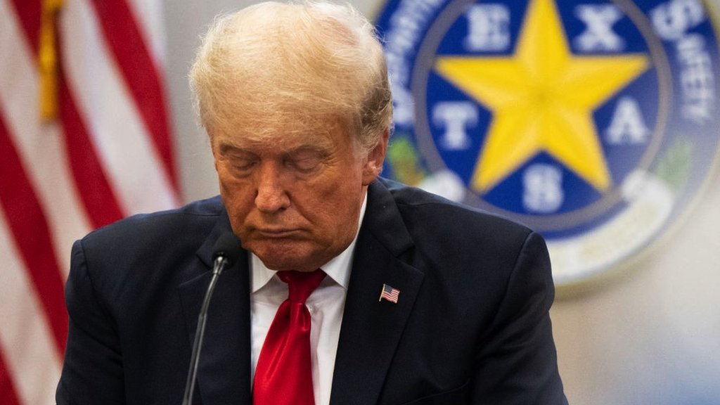 В секретной комнате ФБР нашли тысячи документов по расследованию связей Трампа с Россией – СМИ