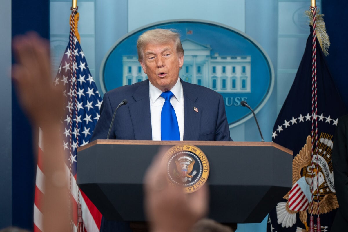 Трамп рассказал, почему россияне не смогли захватить Киев, но захватили «океан» в Украине