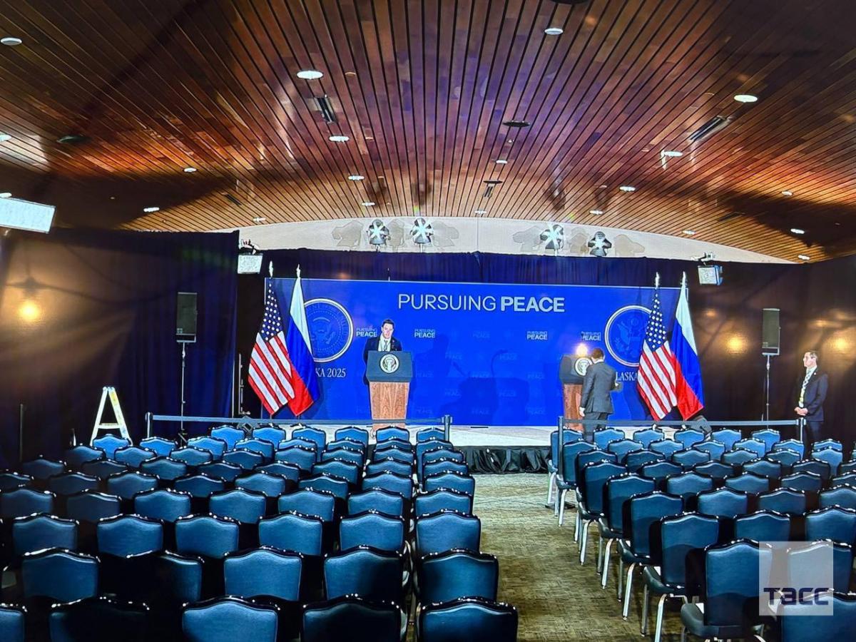 Встреча Трампа и Путина пройдет в формате "три на три"