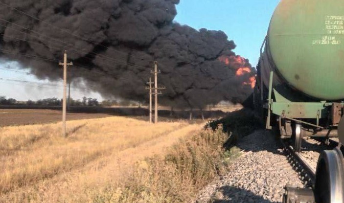 Взрывы и новые удары: Стали известны подробности атаки ВСУ на поезд с горючим в Запорожской области