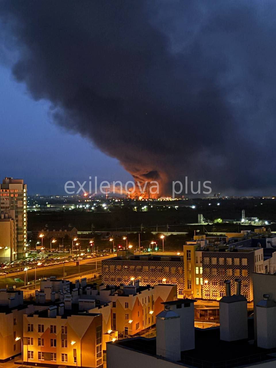 РФ атаковали неизвестные дроны: прилеты на Афипском и Новокуйбышевском НПЗ (видео)