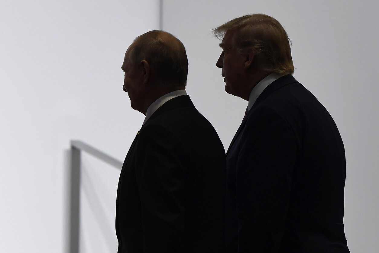 Путин оттолкнул руку Трампа в максимально извращенной форме, глумясь и выставляя шутом