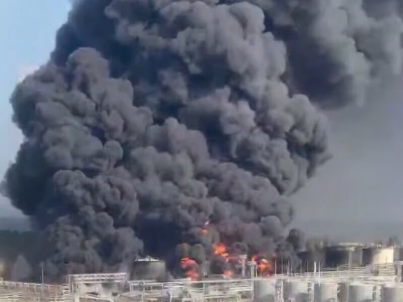 "Красавчики xoxлы". Украина ударила Storm Shadow по Новошахтинскому НПЗ. Фото, видео