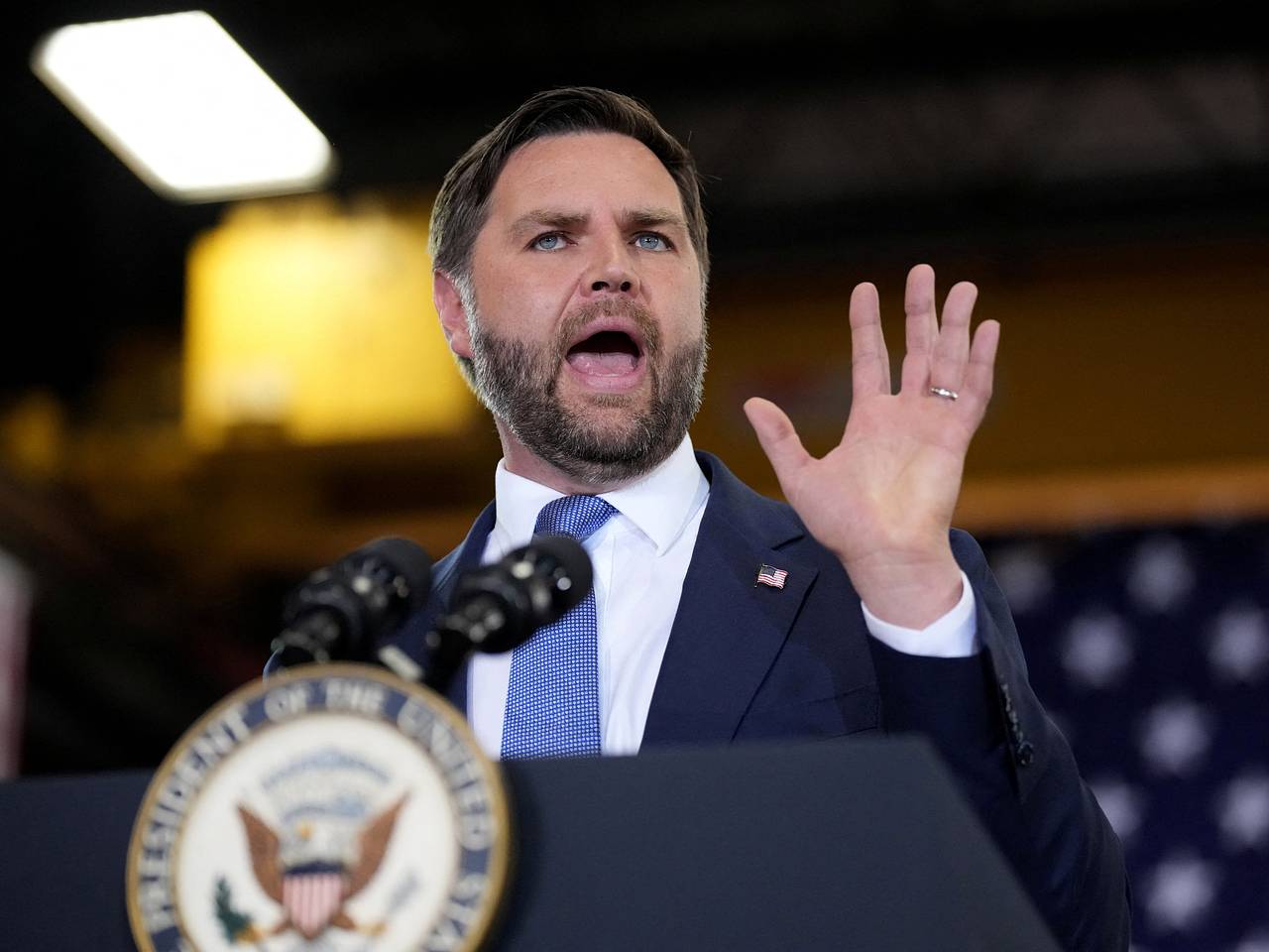 В США совершили нападение на дом Вэнса