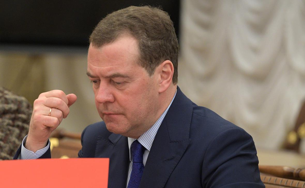 Правящие дураки хотят войны в Европе: Медведев пригрозил ЕС «Орешником»