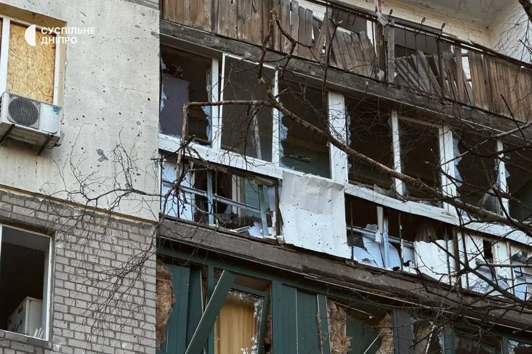 "Вырывало окна на кухне, волна была страшная": жители Днепра рассказали о последствиях российской атаки. Видео